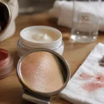 Comment faire un maquillage naturel : peau préparée, teint léger, regard nude