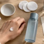 Soin visage enfant : crème douce sur peau, routine anti-irritations